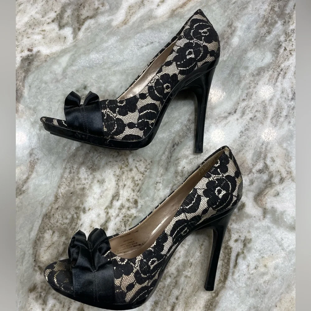 Carlos Santana Lacy Heel (7.5) - Picture 2 of 7